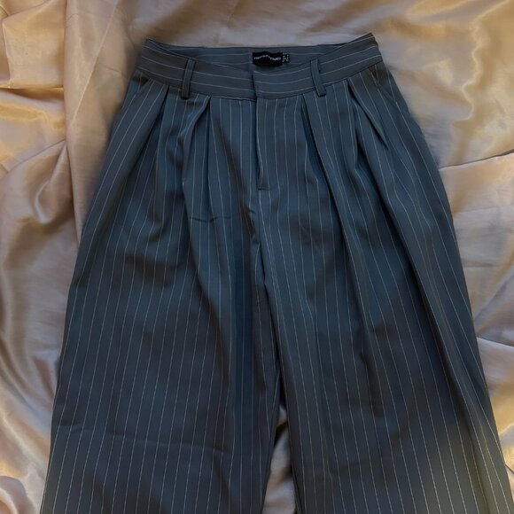 PLT Grey Pinstripe Two-Piece Suit – Oversized Blazer + Pleated Trousers - Picture 4 of 5
